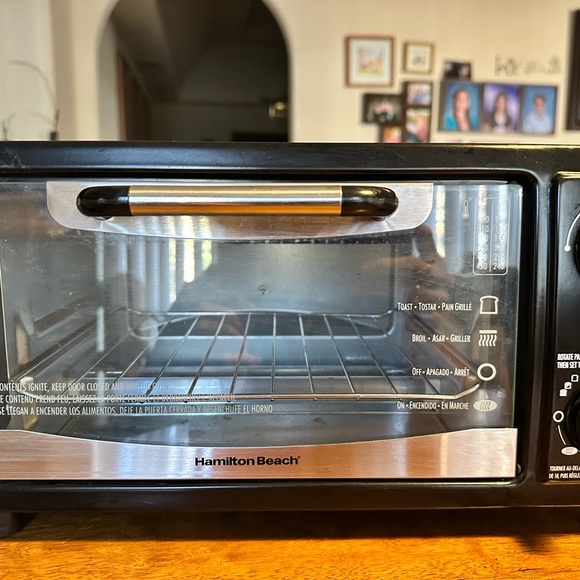 Hamilton Beach Countertop Toaster Oven - Picture 3 of 3